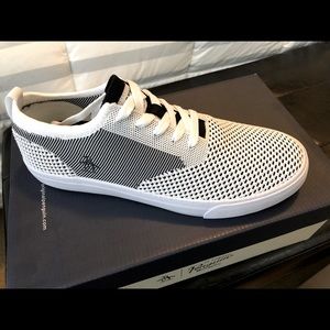 Original Penguin men’s 9 Beckham shoes in white